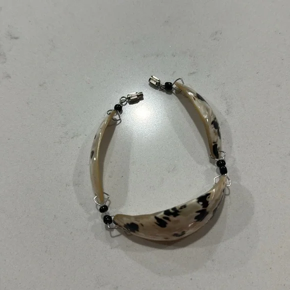 🍷free when bundled 🍷Shell bracelet - Picture 2 of 3